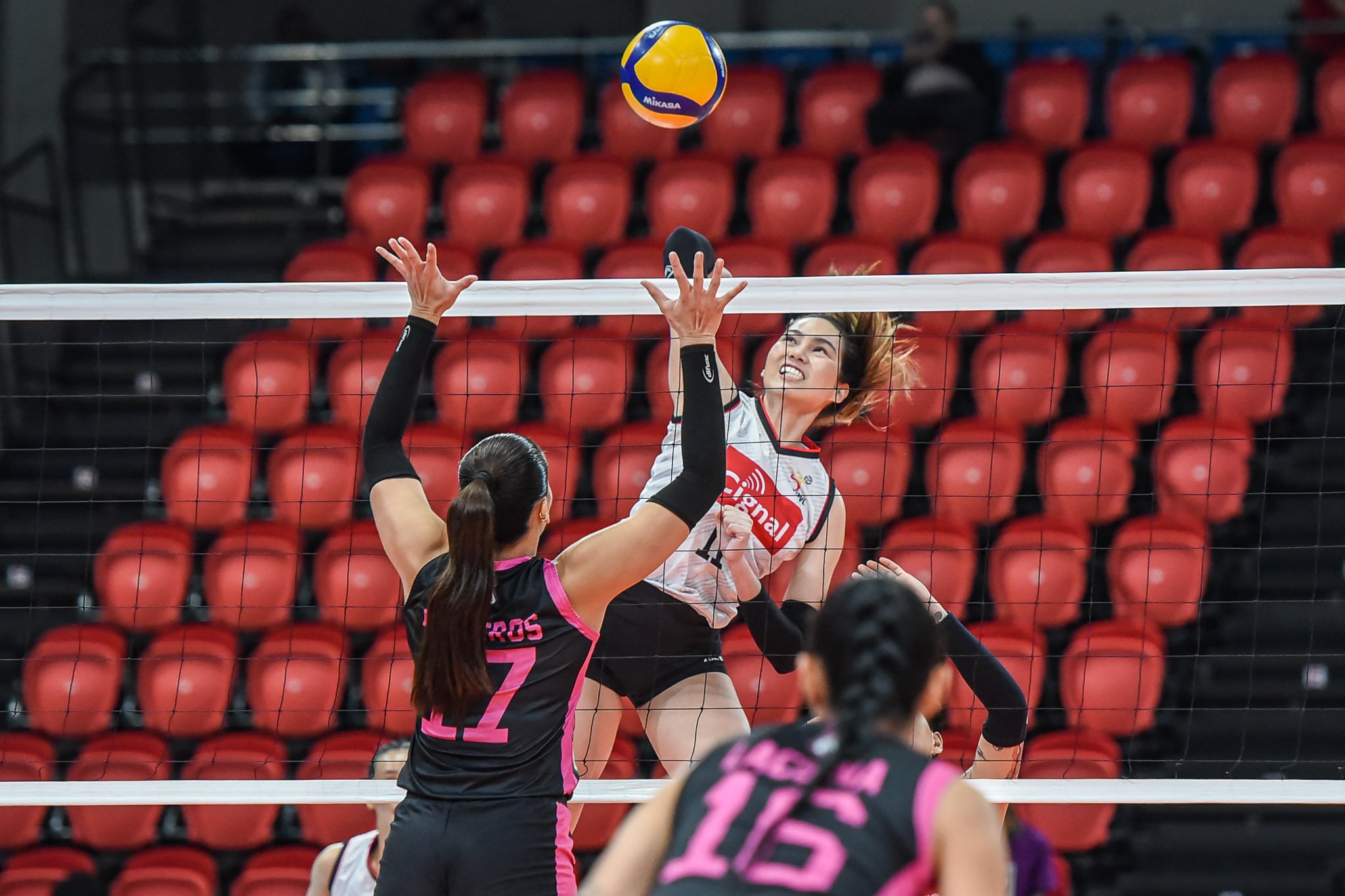 Cignal Sweeps Akari to Secure Third Seed in PVL All-Filipino Conference
